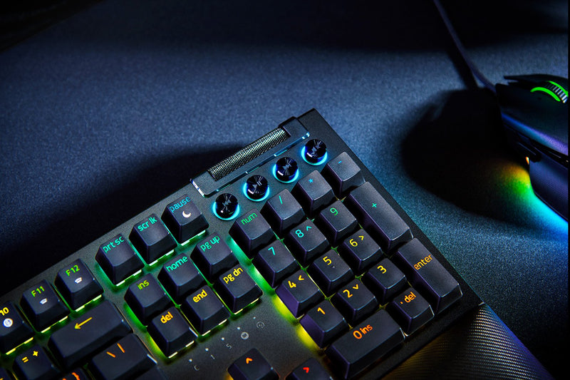 Razer BlackWidow V4 – Yellow-axis mechanical gaming keyboard 